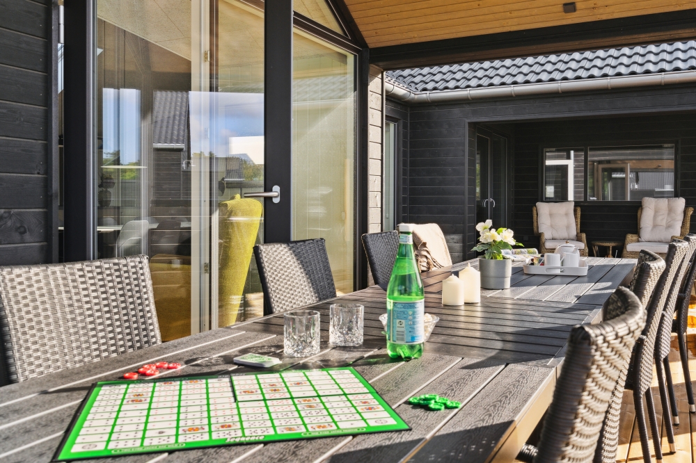Das Luxusferienhaus Nr. 655 hat eine tolle Terrasse, die mit hochwertigen Gartenmöbeln für 14 Personen ausgestattet ist.
