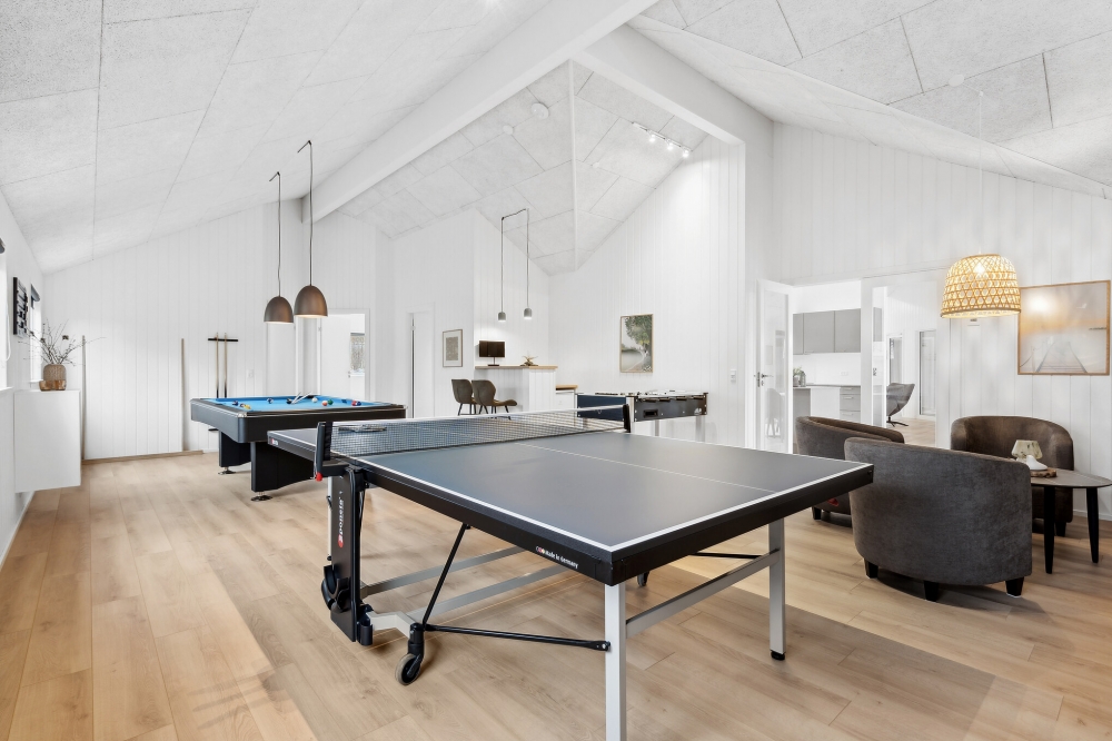 Das Luxusferienhaus 657 für 20 Personen hat einen großen Aktivitätsraum mit u. a. Billard und Darts
