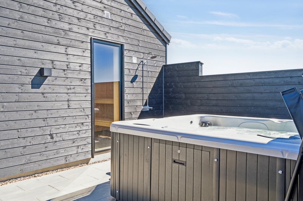 Genießen Sie den warmen Whirlpool im Luxusferienhaus Nr. 657 in Südjütland