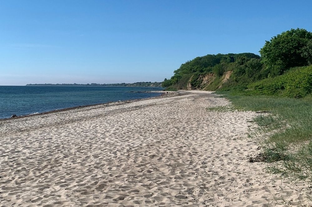 Der Strand in der Nähe von Luxusferienhaus Nr. 657 in Südjütland lädt zum Spazierengehen ein.