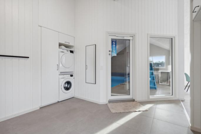 Der geräumige Eingangsbereich im Luxusferienhaus Nr. 659 in Nordjütland