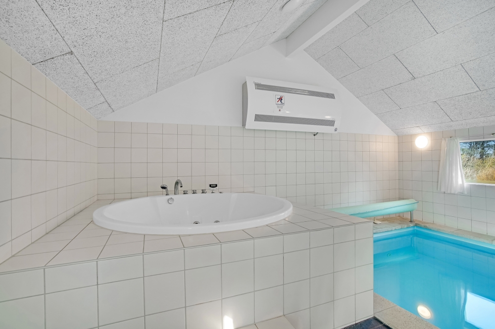 Genießen Sie den warmen Whirlpool im Luxusferienhaus Nr. 236 in Nordjütland