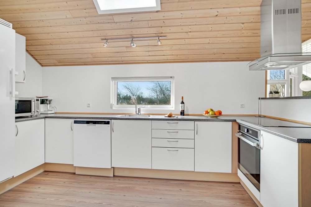 Die Küche in dem Luxusferienhaus Nr. 236 ist so gut ausgestattet, dass man problemlos Mahlzeiten für 14 Personen zubereiten kann.