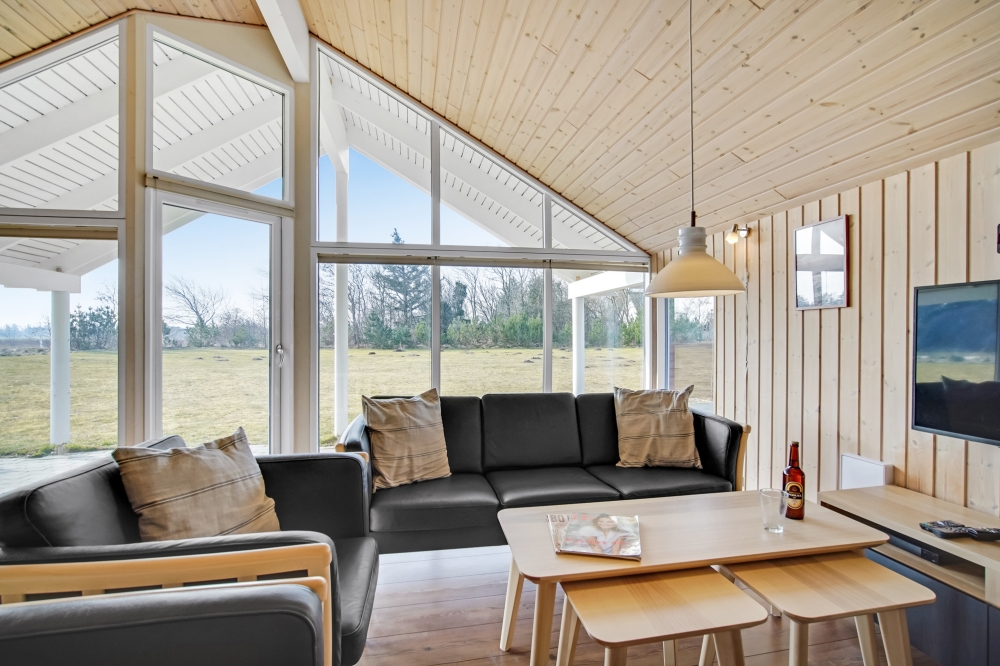 Die Couchecke im Luxusferienhaus Nr. 236 in Nordjütland.