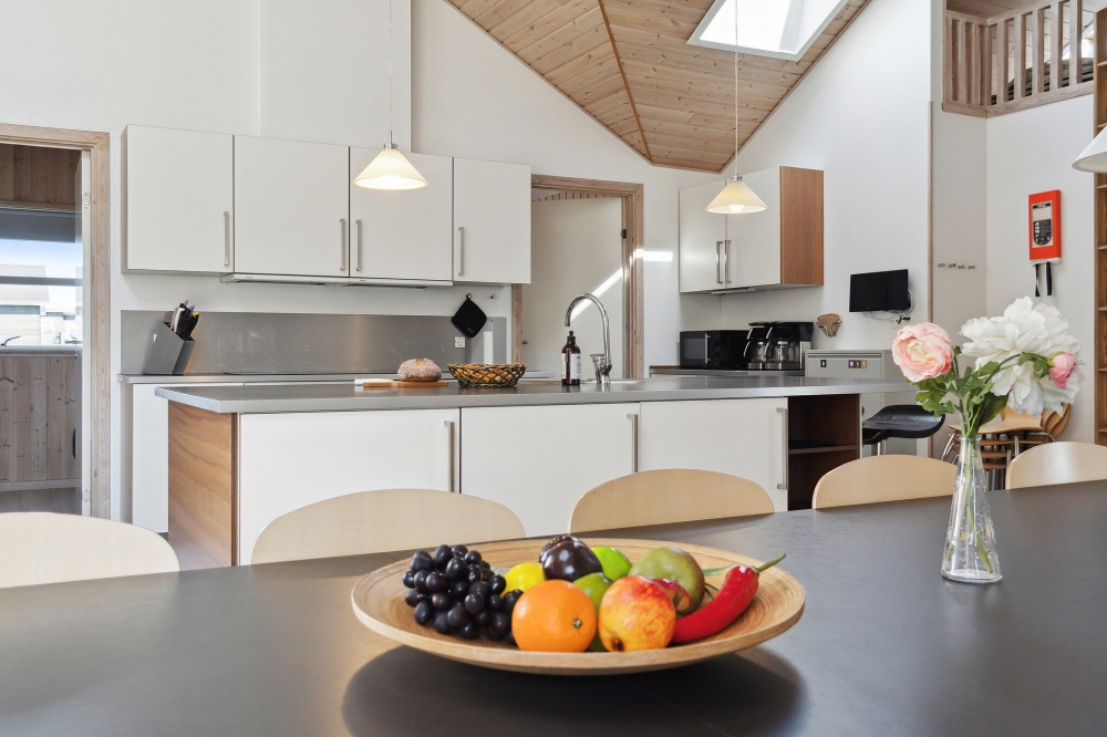 Der Aufenthaltsraum bietet Platz für 22 Personen, wenn ihr das Ferienhaus 192 in Nordjütland besucht.