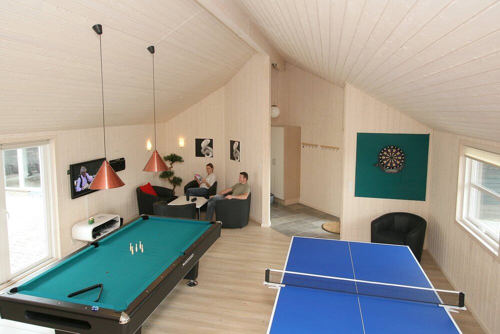 Neben den vielen schönen Stunden, die man im Poolbereich des Hauses verbringen kann, bietet das Luxusferienhaus 195 auch Spielevergnügen bei Billard/Tischtennis und Darts