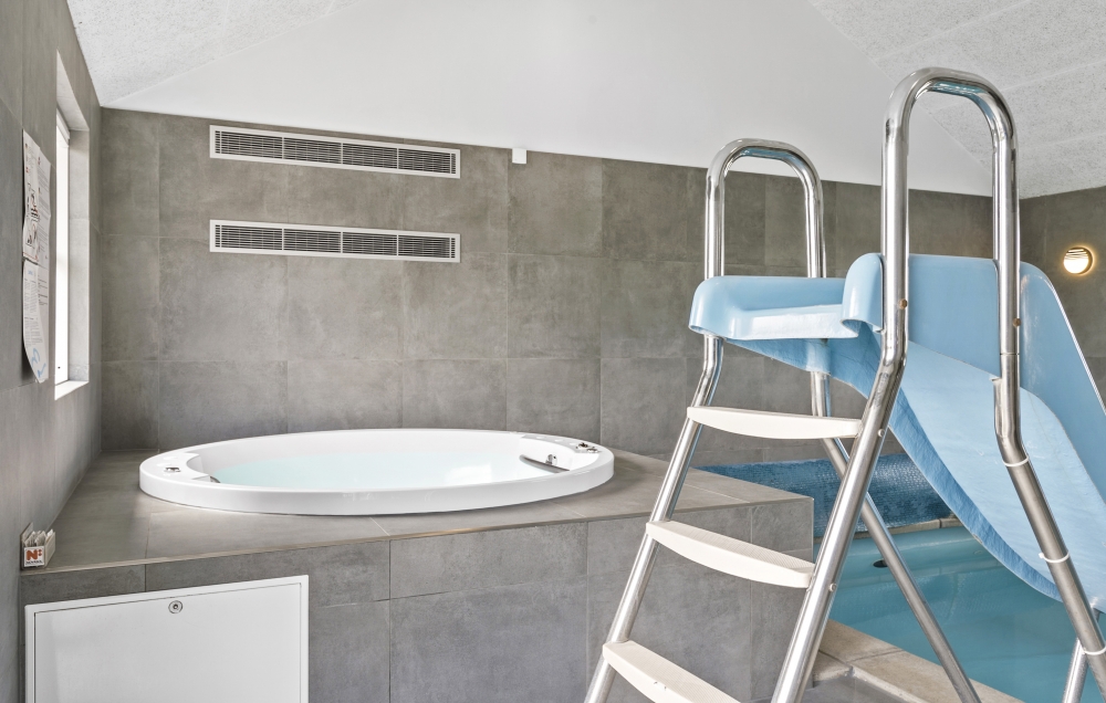 Genießen Sie den warmen Whirlpool im Luxusferienhaus Nr. 193 in Nordjütland