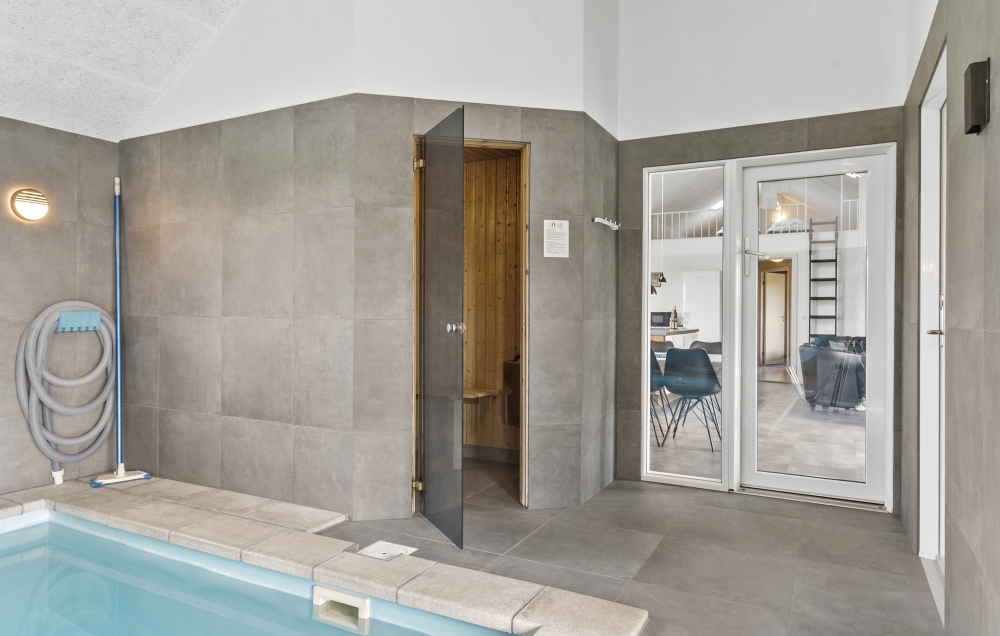 Genießen Sie die heiße Sauna im Luxusferienhaus Nr. 193 für 16 Personen