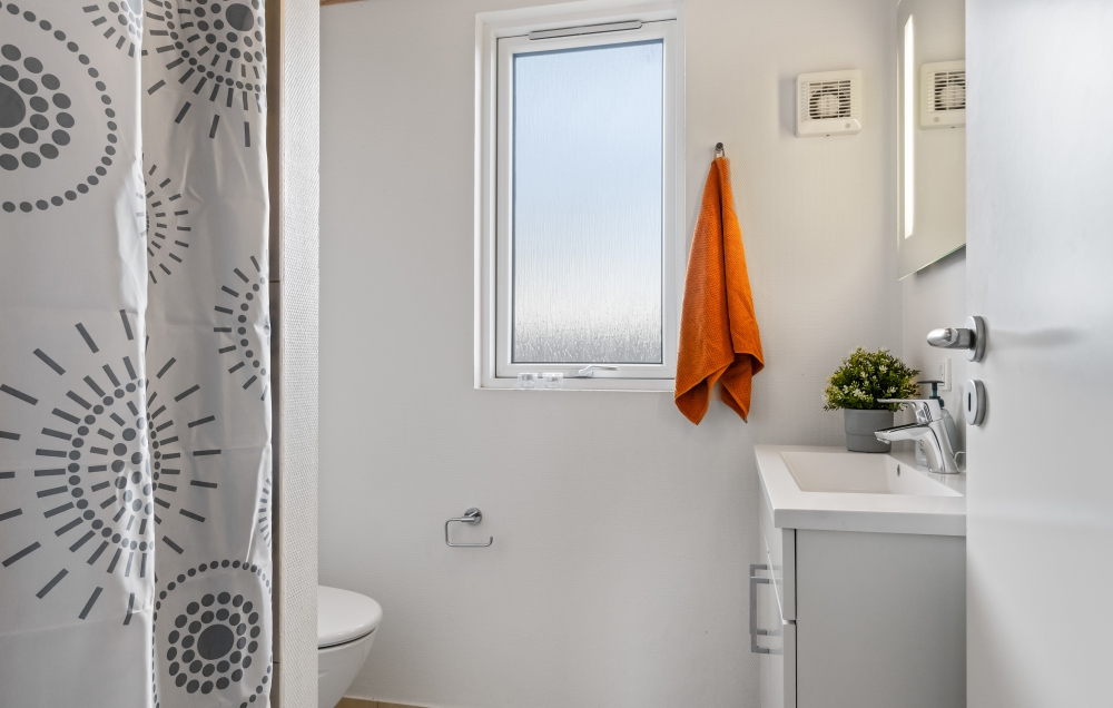 Eines der Badezimmer im Luxusferienhaus Nr. 304