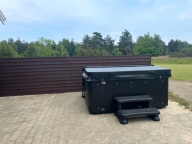 Das Luxusferienhaus Nr. 304 bietet u. a. einen tollen Whirlpool