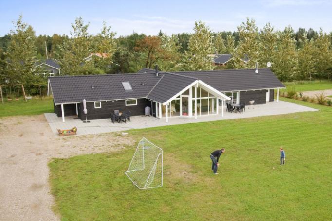 Willkommen in diesem schönen Luxushaus in der Nähe von Virksund, in welchem - ungeachtet der Jahreszeit und des Wetters - ein geglücktes Ferienerlebnis garantiert ist