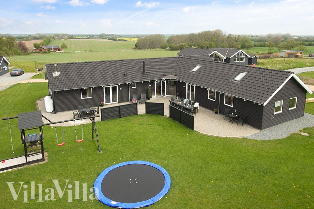 Willkommen in diesem schönen Luxusferienhaus für 18 Personen mit Pool in der Nähe des kinderfreundlichen Strandes auf der südlichen Seite der Insel Alsen in Süddänemark