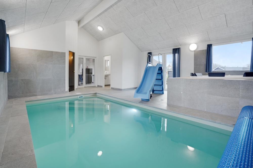 Der schicke Pool im Luxusferienhaus Nr. 234 für 18 Personen
