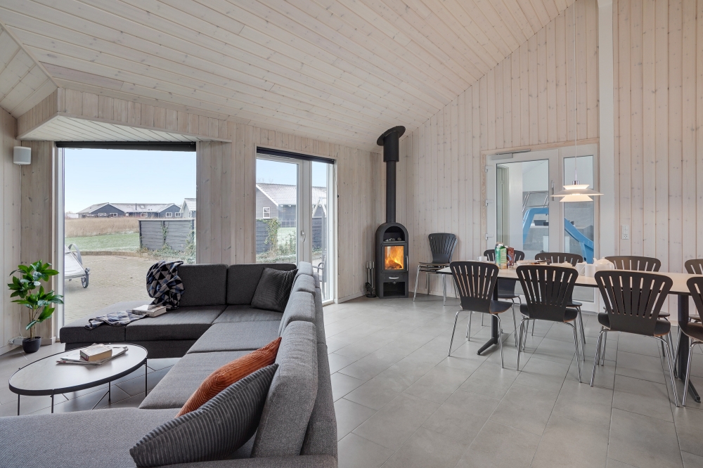 Aufenthaltsraum mit Platz für 18 im Luxusferienhaus Nr. 234.