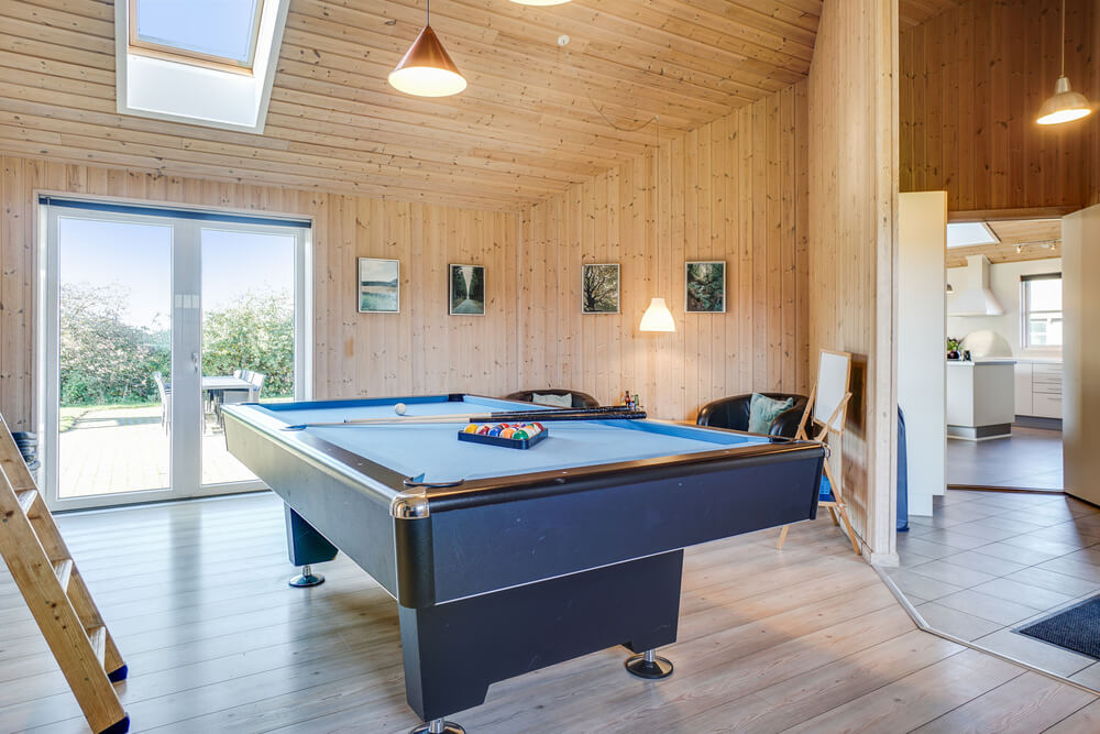 Aktivitätsraum im Luxusferienhaus Nr. 241 mit 6 Schlafzimmern und Platz für 16 Gäste.