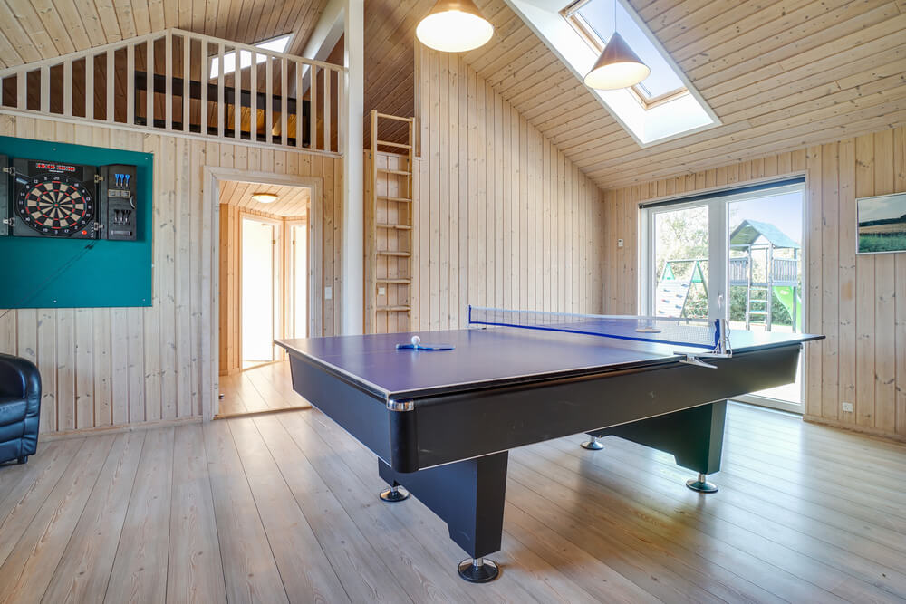 Neben den vielen schönen Stunden, die man im Poolbereich des Hauses verbringen kann, bietet das Luxusferienhaus 241 auch Spielevergnügen bei Billard/Tischtennis und Darts