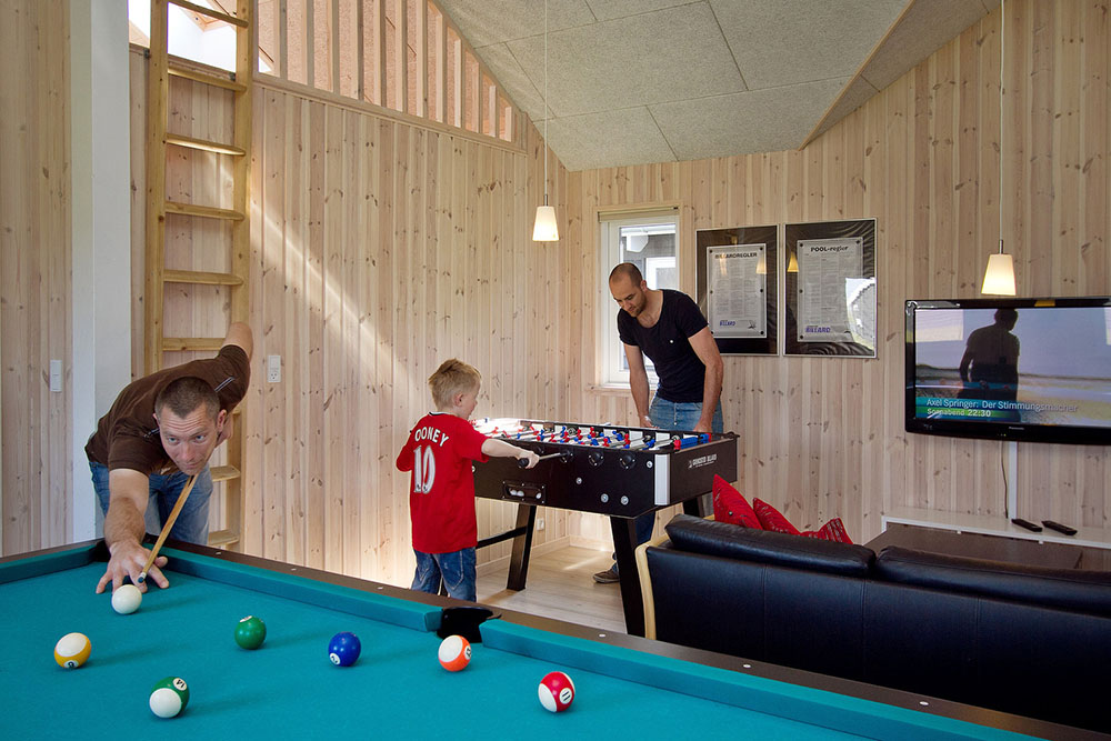 Neben den vielen Stunden, die man im Poolbereich verbringen kann, hat das Haus noch Weiteres zu bieten. Es gibt nämlich einen Aktivitätenraum mit Kicker, Billard/Tischtennis und Dart