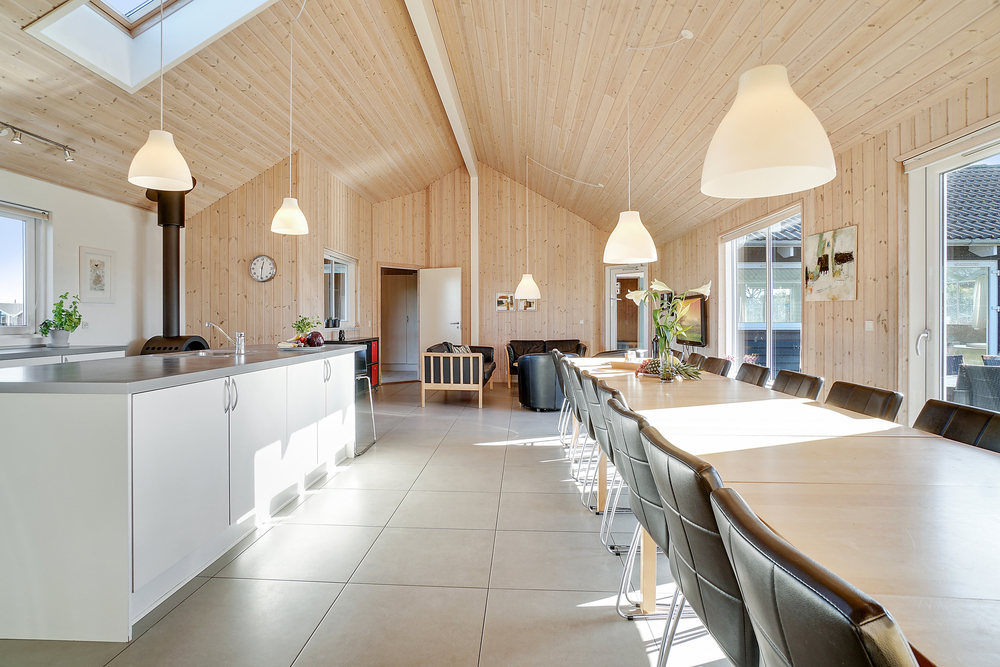 Aufenthaltsraum mit Platz für 20 im Luxusferienhaus Nr. 237.