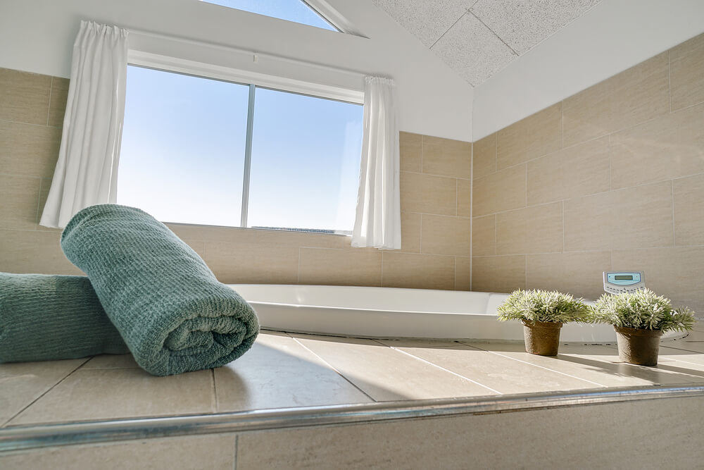 Genießen Sie den warmen Whirlpool im Luxusferienhaus Nr. 237 in Südjütland