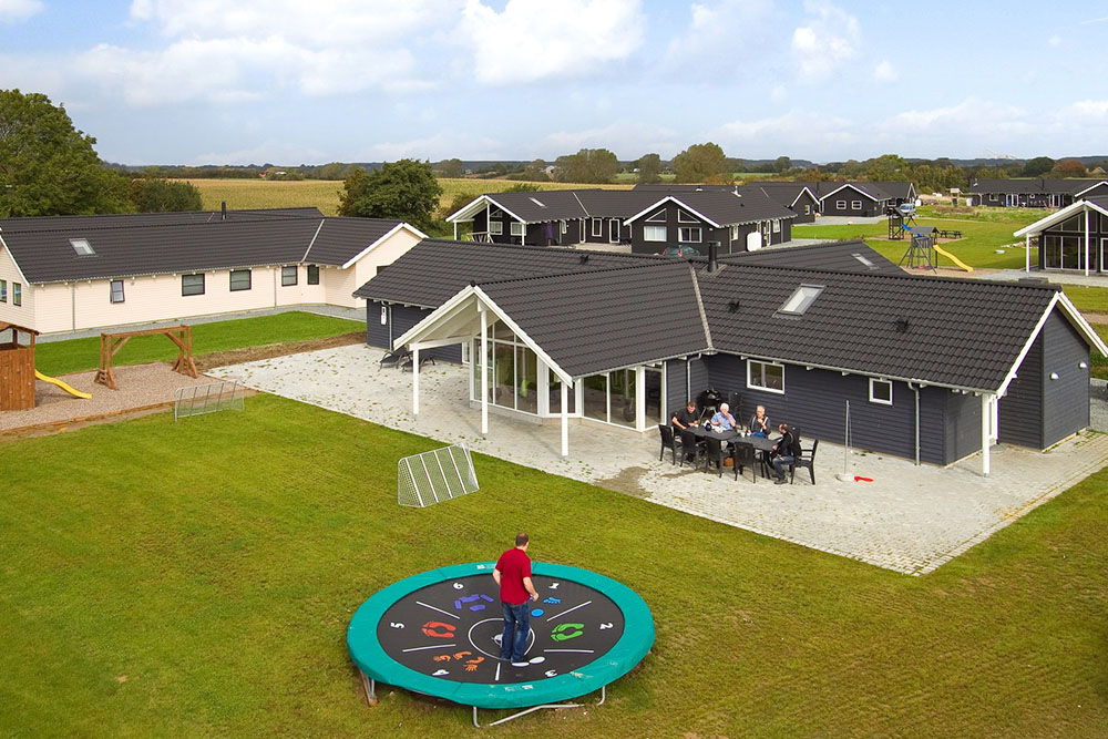 Schönes Luxusferienhaus mit Pool und Platz für 14 Personen nah am Strand auf Südalsen.
