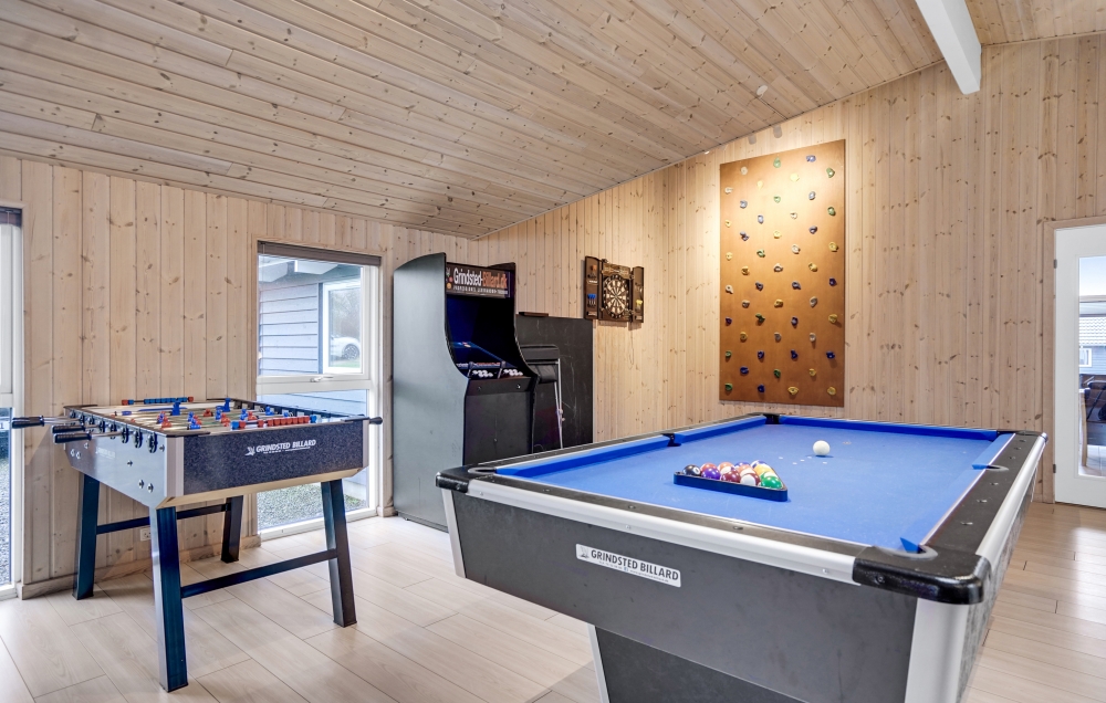Aktivitätsraum im Luxusferienhaus Nr. 262 mit 5 Schlafzimmern und Platz für 14 Gäste.