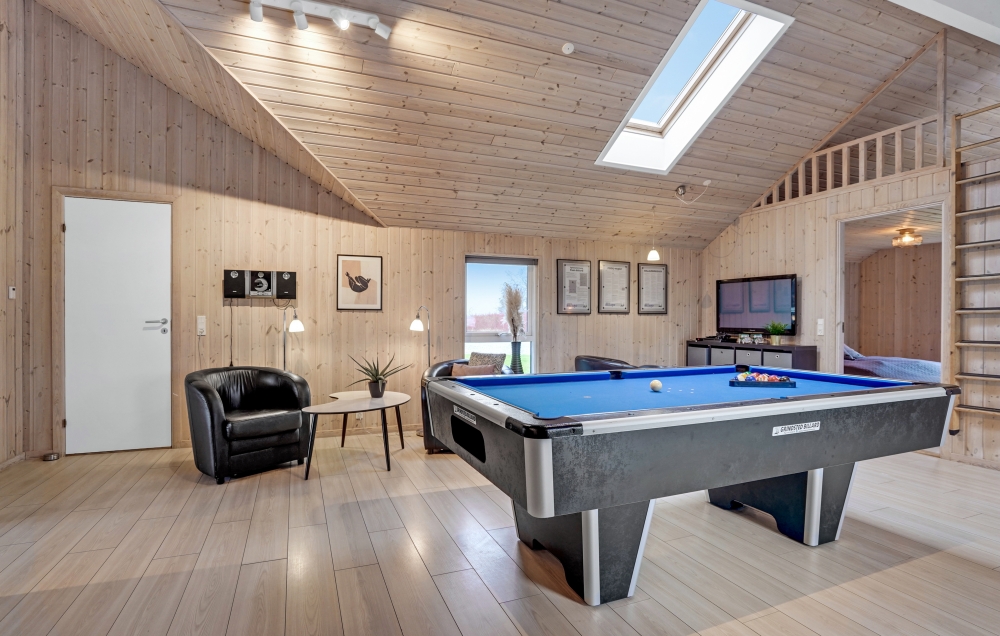 Neben den vielen schönen Stunden, die man im Poolbereich des Hauses verbringen kann, bietet das Luxusferienhaus 262 auch Spielevergnügen bei Billard/Tischtennis und Darts
