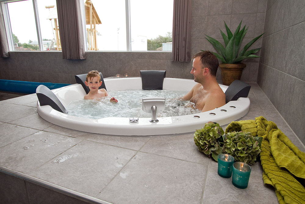 Der Whirlpool lädt zum Relaxen und „es sich gut gehen lassen“ ein