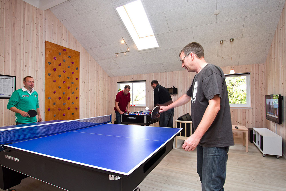 Neben dem Badeparadies gibt es noch viele weitere Unterhaltungsmöglichkeiten. Fordern Sie sich z.B. in einer Partie Billard/Tischtennis, Kicker oder Dart gegenseitig heraus