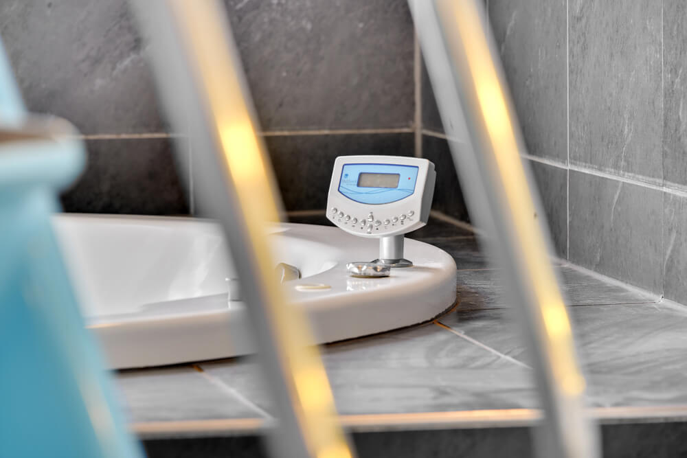 Genießen Sie den warmen Whirlpool im Luxusferienhaus Nr. 280 in Südjütland