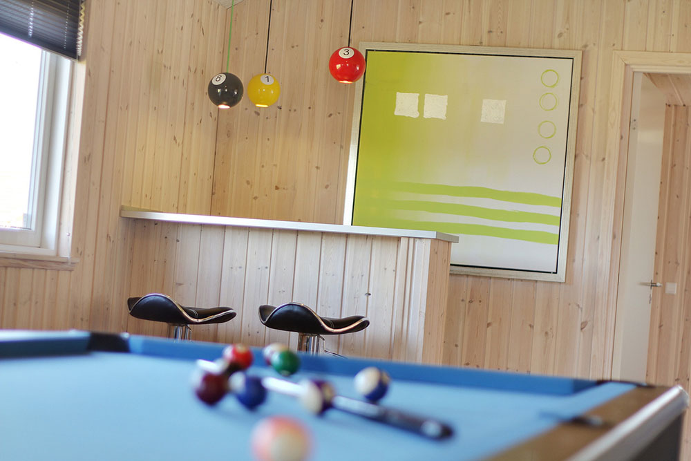 Der hauseigene Aktivitätenraum ist mit einer gemütlichen Bar inklusive Kühlschrank ausgestattet, so dass die warmgelaufenen Sportsleute nicht auf eine kühle Erfrischung verzichten müssen