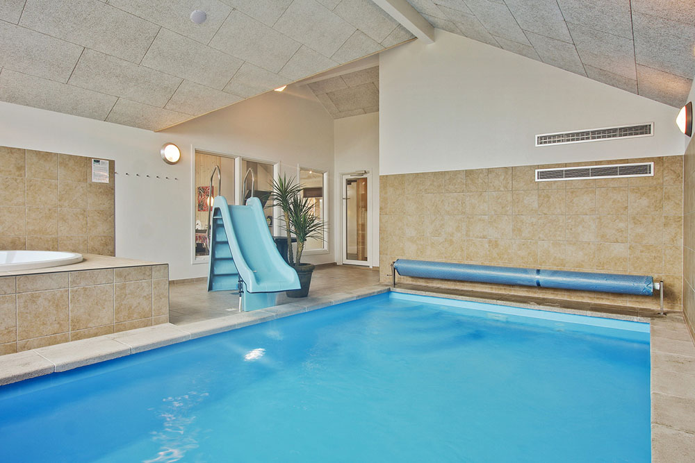 Das hauseigene Schwimmparadies mit 18 m2 großem Swimmingpool, Whirlpool und Sauna sorgt für stundenlangen Badespaß