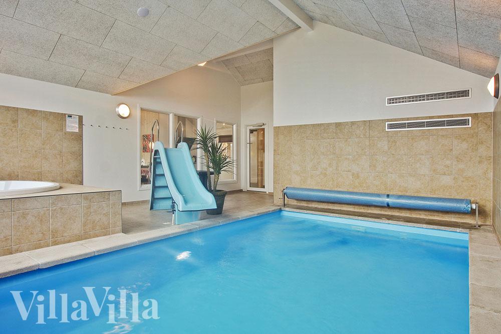 Das hauseigene Schwimmparadies mit 18 m2 großem Swimmingpool, Whirlpool und Sauna sorgt für stundenlangen Badespaß