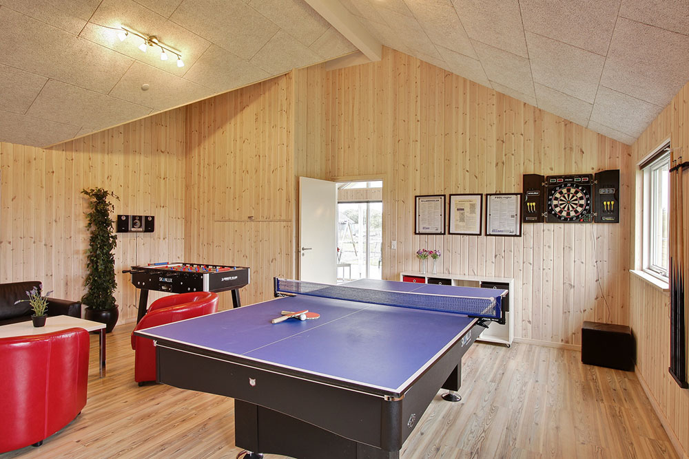 Gute Unterhaltung ist in diesem Luxushaus garantiert – es gibt einen voll ausgestatteten Aktivitätenraum mit Billard, Tischtennis und Dart