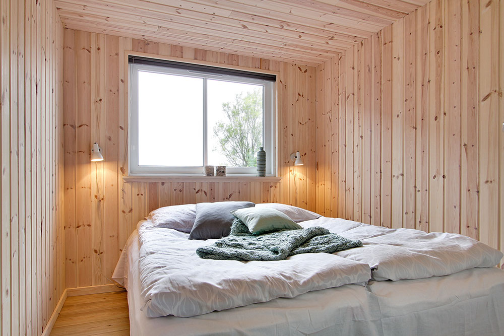 Die Schlafzimmer sind mit Boxmatratzen und Einbauschränken praktisch eingerichtet