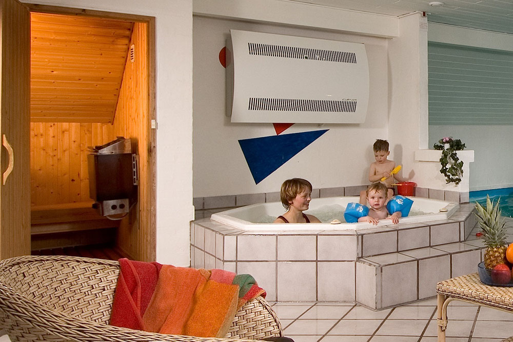 Im Whirlpool (Standwasser) darf nach dem Schwimmtraining ordentlich entspannt werden 