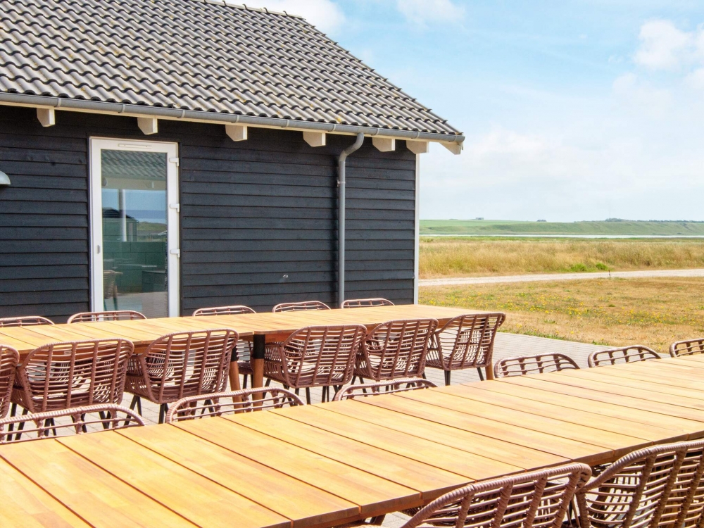 Auf der Terrasse des Ferienhauses Nr. 293 ist Platz für 22 Personen.