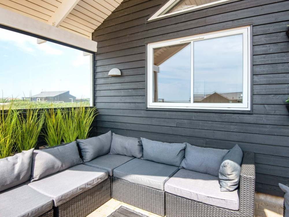 Genießen Sie einen Grillabend auf der Terrasse des Luxusferienhauses Nr. 293 in Westjütland