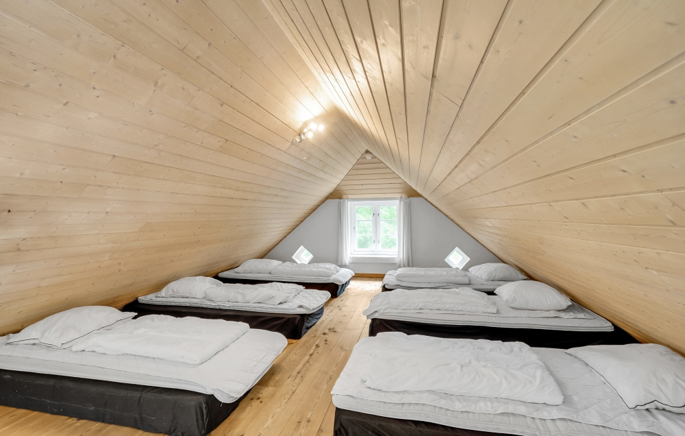 Einige der 24 Schlafgelegenheiten befinden sich im Luxusferienhaus Nr. 135 auf dem ausgebauten Dachboden