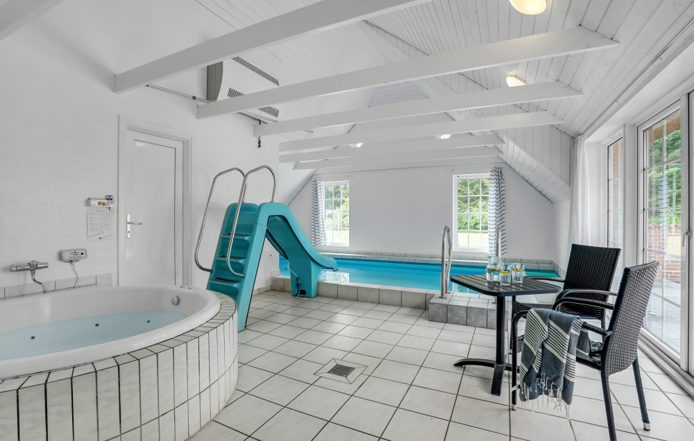 Der schicke Pool im Luxusferienhaus Nr. 135 für 24 Personen