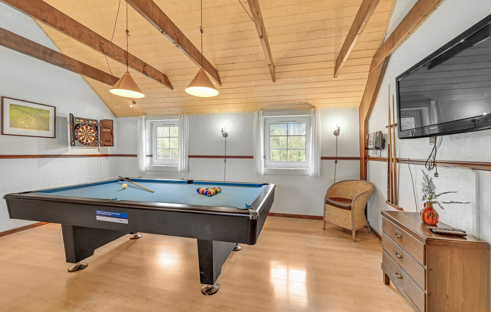 Spielen Sie um die Ehre oder die Küchenhoheit bei Billard, Tischtennis, Airhockey, Kicker und Dart. Das Haus ist damit ein sicherer Ferienerfolg, egal, ob’s draußen schneit oder die Sonne scheint