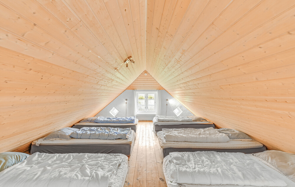 Einige der 22 Schlafgelegenheiten befinden sich im Luxusferienhaus Nr. 145 auf dem ausgebauten Dachboden
