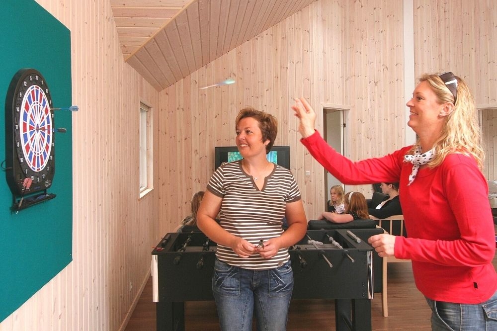 Veranstaltet ein Turnier im Aktivitätsraum, wenn ihr das Ferienhaus Nr. 168 in Westjütland besucht.