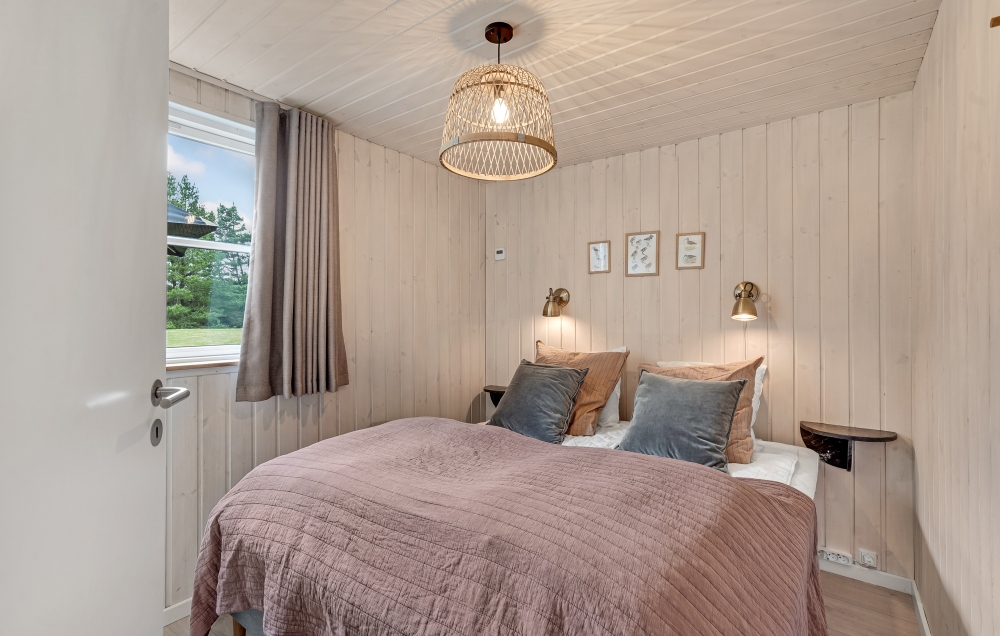 Die Schlafzimmer sind mit Einzel- und Doppelbetten sowie Einbauschränken ausgestattet