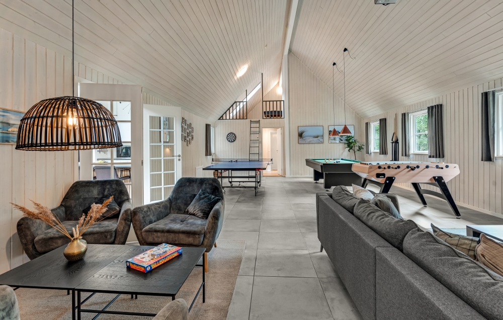 In diesem Ferienhaus wird sich so schnell keiner langweilen. Treten Sie gegen Freunde und Familie in Billard, Kicker, Airhockey, Tischtennis, Dart oder Playstation 2 an