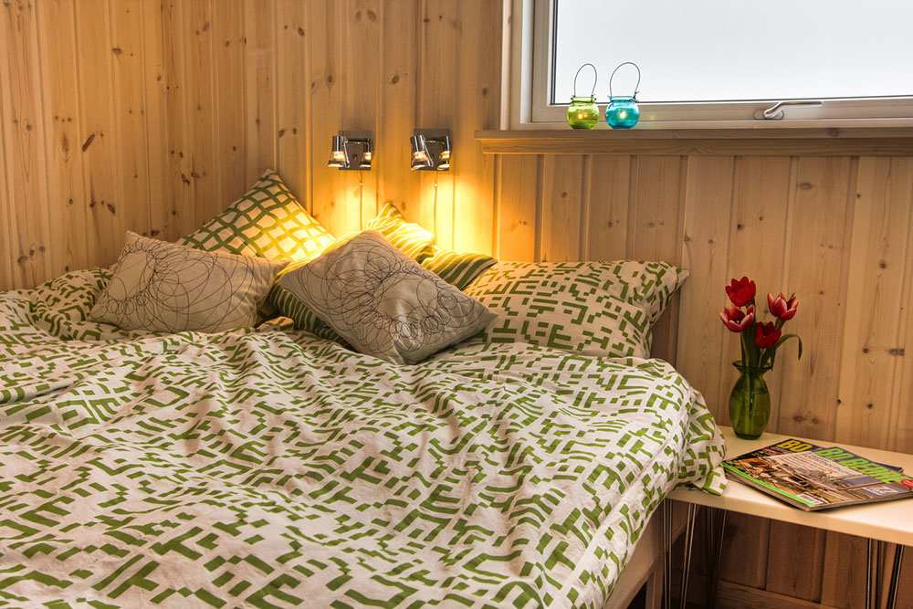 Die Schlafzimmer sind hell und freundlich eingerichtet und mit Boxmatratzen und Einbauschränken ausgestattet