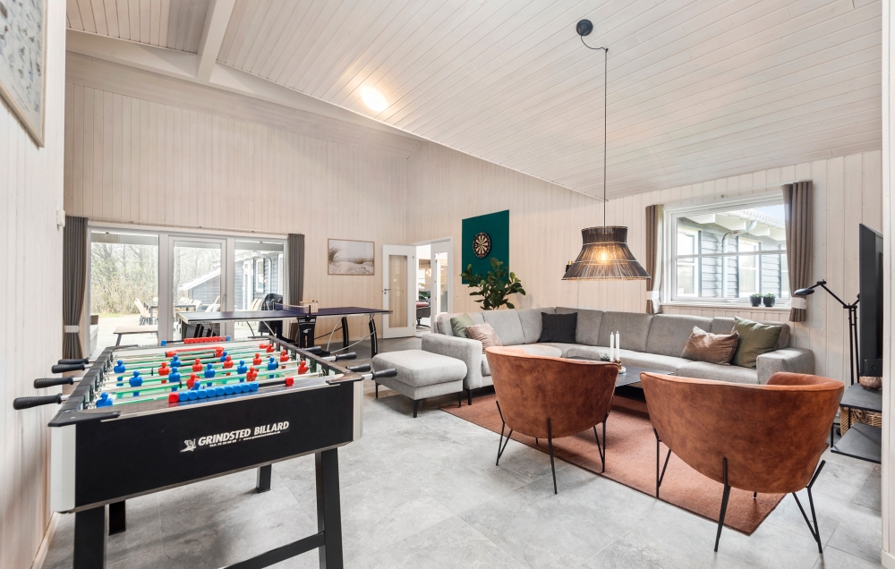 Neben den vielen schönen Stunden, die man im Poolbereich des Hauses verbringen kann, bietet das Luxusferienhaus 167 auch Spielevergnügen bei Billard/Tischtennis und Darts
