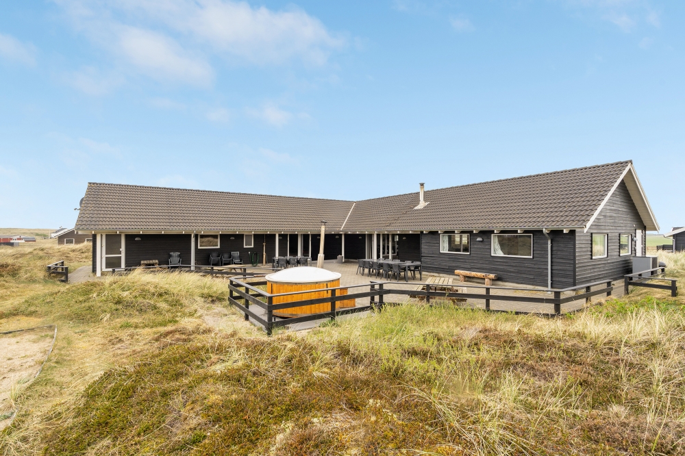 Dieses schöne Poolhaus Nr. 176 mit Platz für 24 Personen liegt in Westjütland
