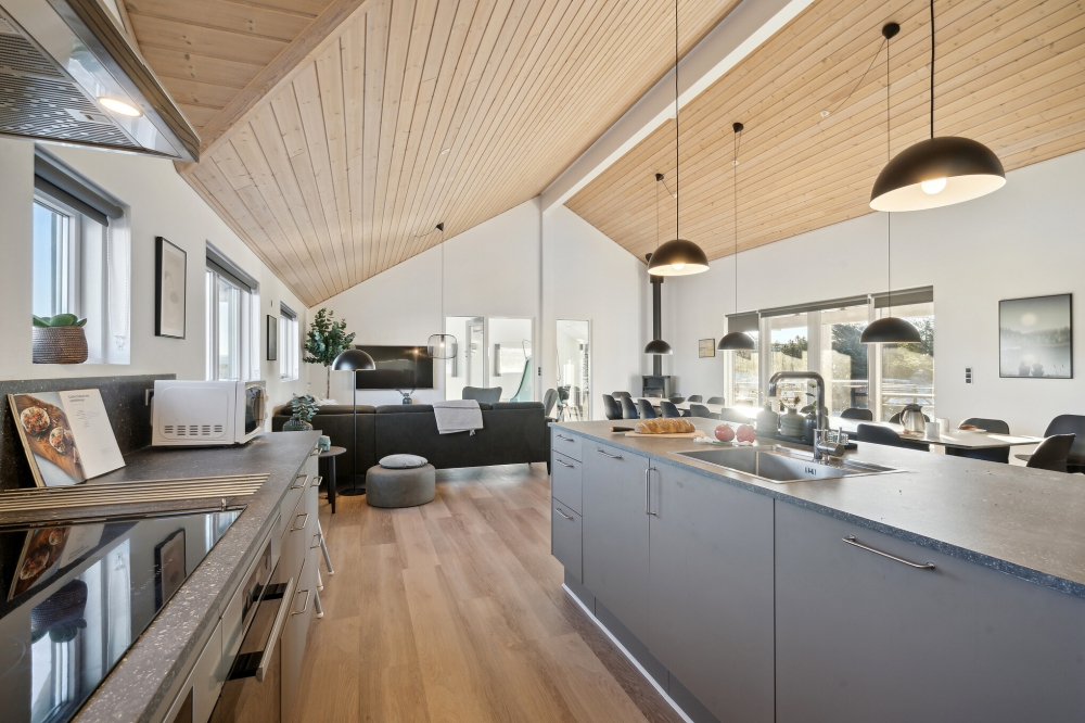 Gut ausgestattete Küche im Luxusferienhaus Nr. 176 in Westjütland.
