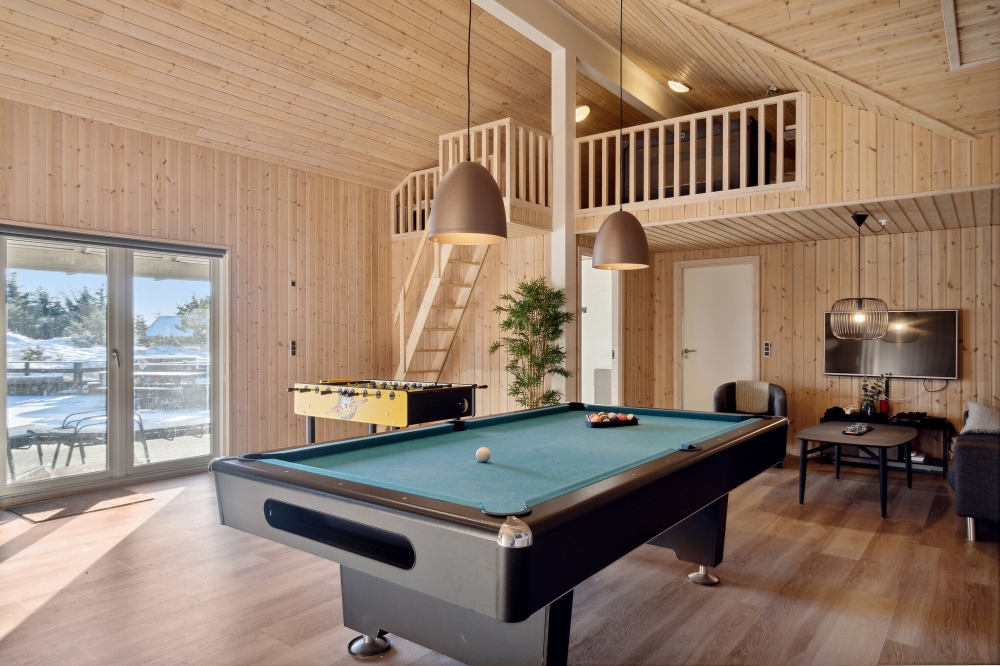 Das Luxusferienhaus 176 für 24 Personen hat einen großen Aktivitätsraum mit u. a. Billard und Darts