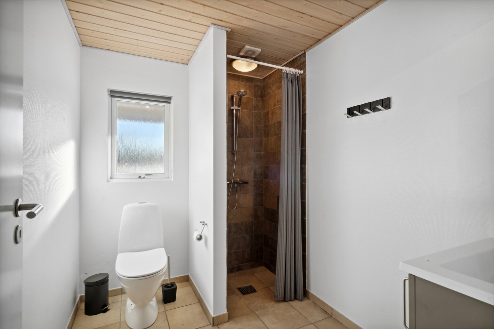 Eines der Badezimmer im Luxusferienhaus Nr. 176